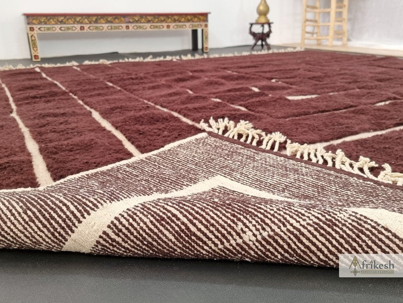 Fluffara rug edge with hand-knotted fringe and luxurious fluffy wool texture