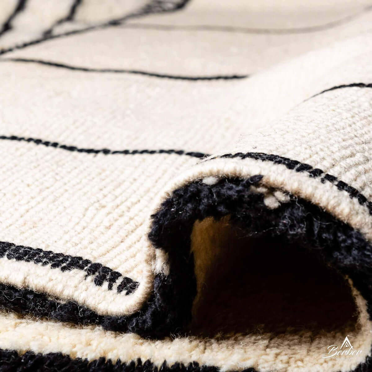 LineaBer rug border with hand-knotted fringe and minimalist striped patterns