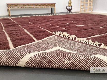 Fluffara rug edge with hand-knotted fringe and luxurious fluffy wool texture